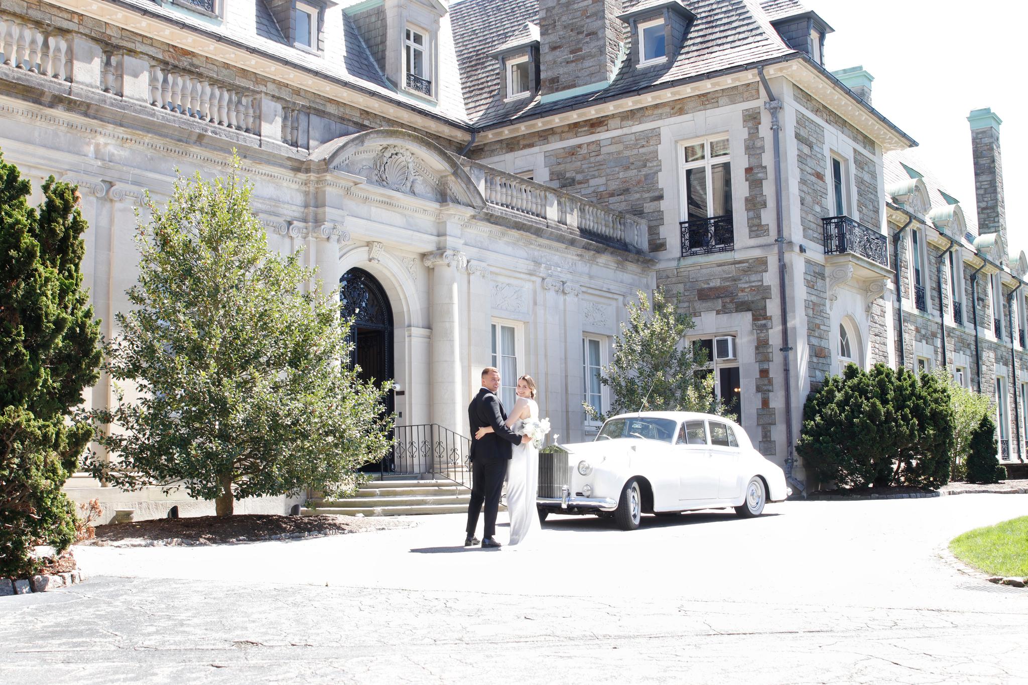 A Dreamy Coastal Editorial Workshop at a Historic Rhode Island Mansion
