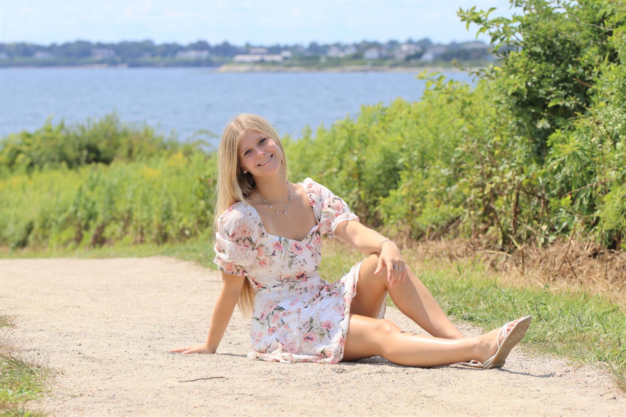 Capturing Summer Memories: Clothing Choices for Senior Photo Shoots