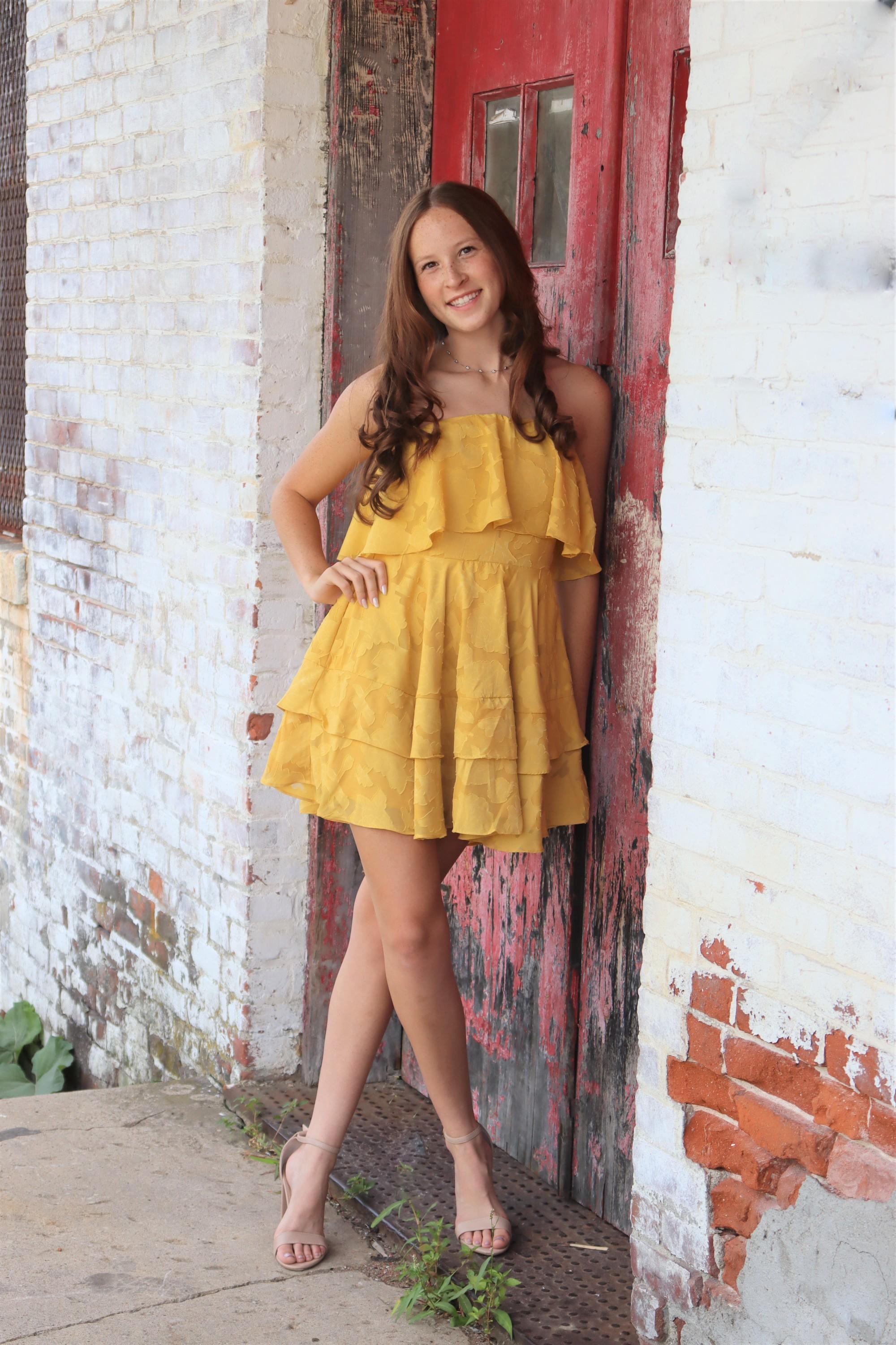 Capturing Summer Memories: Clothing Choices for Senior Photo Shoots
