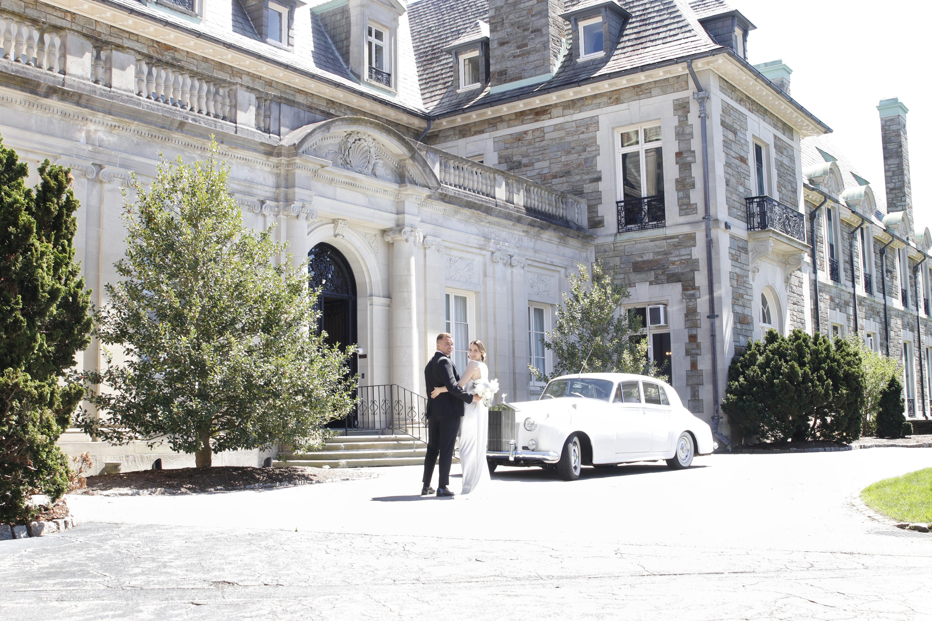 A Dreamy Coastal Editorial Workshop at the Historic Aldrich Mansion in Rhode Island